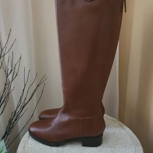 NWT. Tory Burch Leather Boots Gold Logo